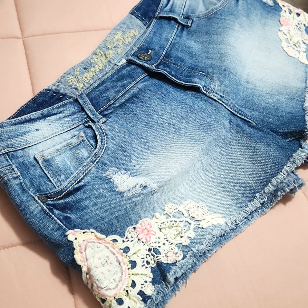 Vanilla Star Embroidered Shorts